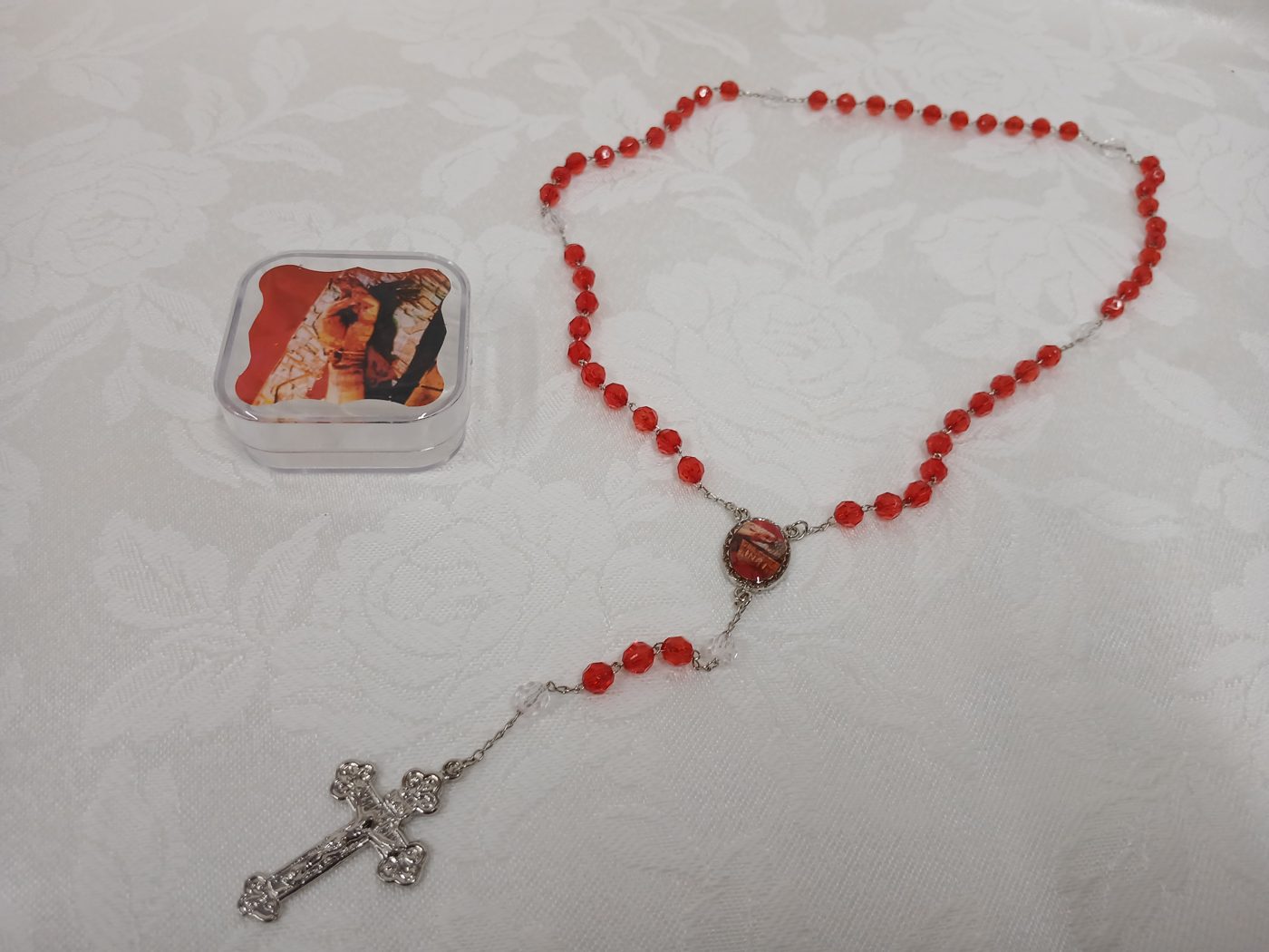 Terço vermelho com estojo infantil