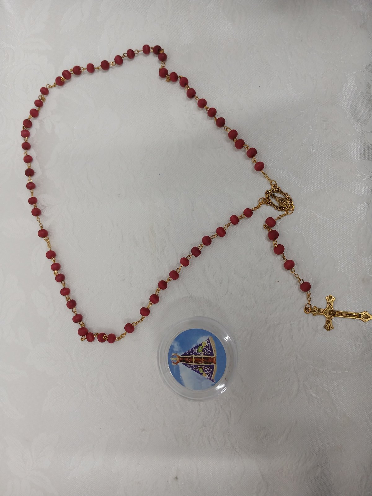 Terço vermelho com medalha