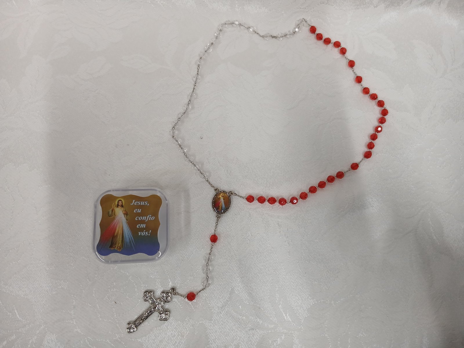 Terço vermelho com estojo