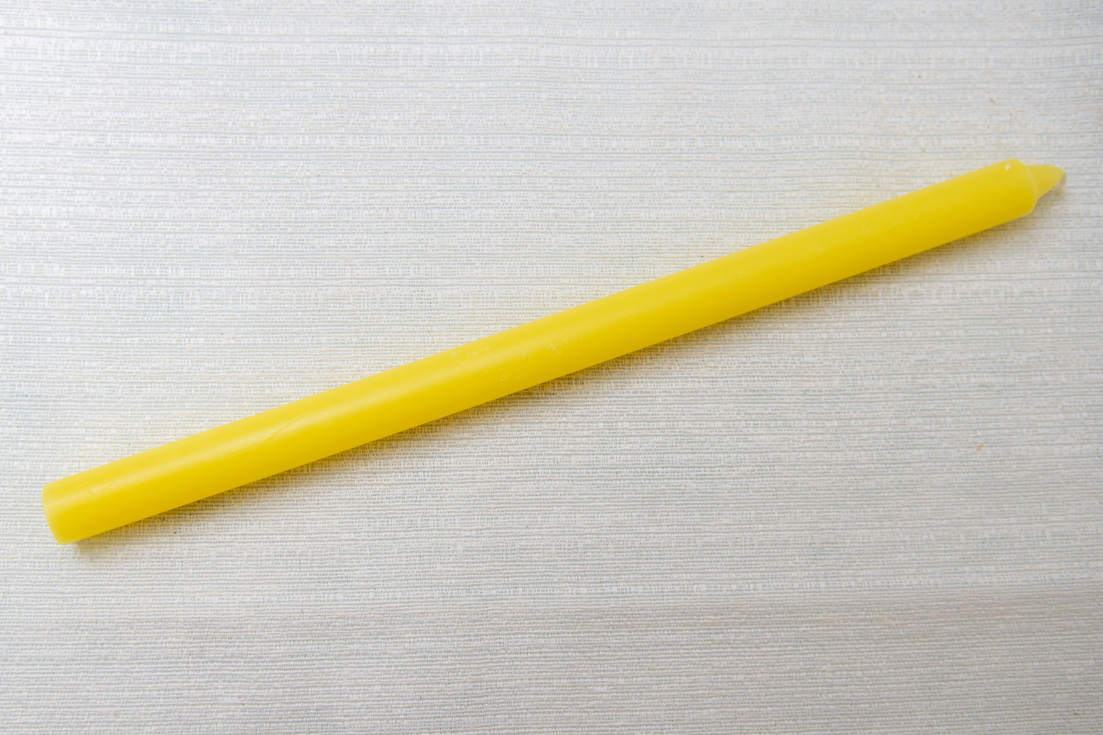 Vela amarela fina
