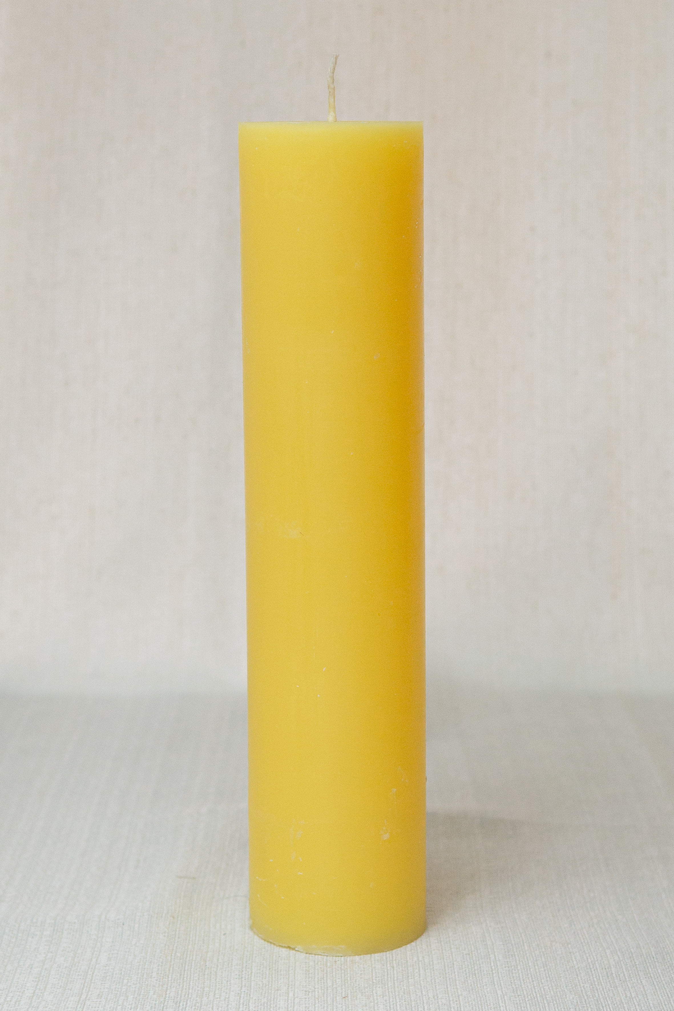 Vela amarela alta lisa