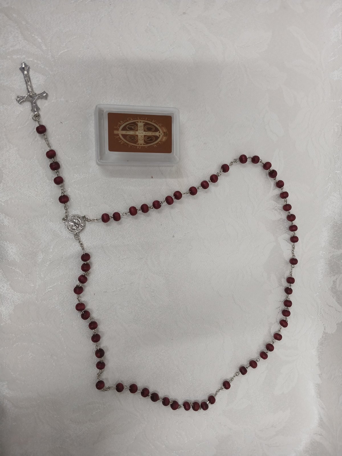 Terço de São Bento vermelho